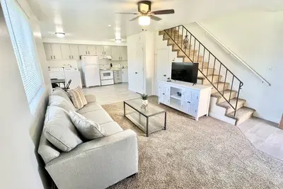 Image de Beautifully Remodeled Townhome Gc 1