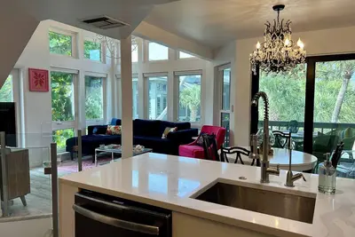 Modern Renovation~2 Club Pools Shc&Icnc 👙 Kayaks 🛶 Bikes 🚲, Golf Cart 🚙 Dock