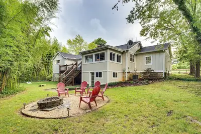 Image de Hendersonville Haven w/ Fire Pit, Grill, Deck!