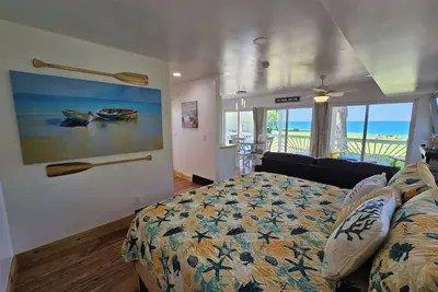 Image de SeaSide Lake-Front Cottage