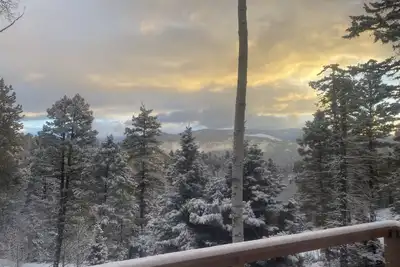 Image de Chalet Nestled on 2 Mountainside acres! 4 Bedrooms/3 baths & Pet Friendly!