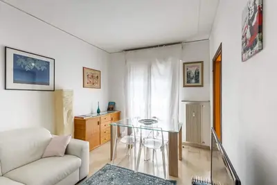 Image de Kris- Mestre Bright Apartment with Parking!