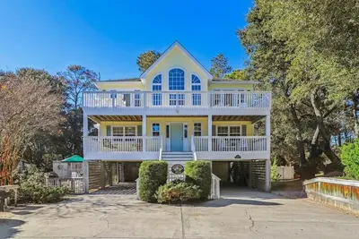 Oceanside in Corolla Light w/ Pool, Walk to Beach