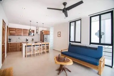 Image de New One Bedroom Walking Distance to Harbor, Park, Beach and Restaurants.