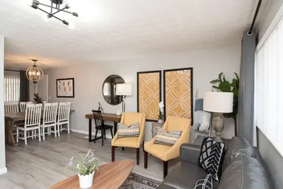 Image de Central Location-Patio-Fenced Yard-Pet Friendly