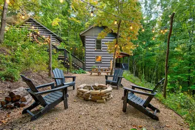 Image de Woodland Creek Cabin - private oasis in the woods with a hot tub!