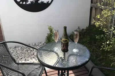 Image de Private motel style room with code entry, 10 mins from Hobart Airport Australia.