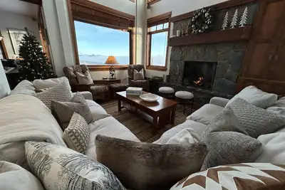 Image de Uninterrupted views, true ski-in & out, house, central village location