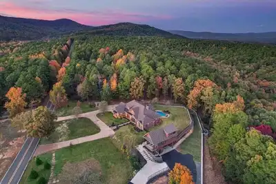 Image de New! Mountainside Luxury Cottage 1—Location! Location!