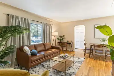 Image de \"New\" Centrally Located Mid-Mod Comfort-Near Anschutz