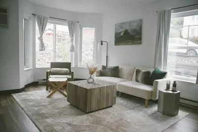 Image de No. 108  Monthly Luxe Apartment Near Downtown