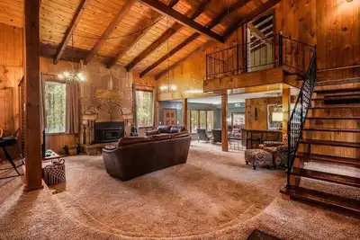 Image de Deer Dancer Chalet by Velo