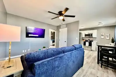 Image de Sleek remodeled Design 2 Bed Trenton, Oh Apartment