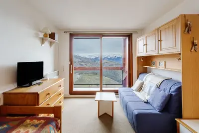 Image de Studio \"Pied des Pistes\" avec vue montagne et piscine partagée