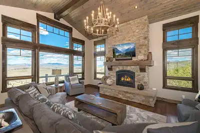 Image de Mountainside Vista - Lux & Spacious Home with Views & Resort Access