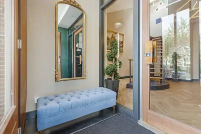 Image de High-end boutique studio near city center!
