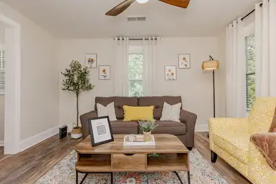 Image de AtHome+1 Stay | Quaint 1br | Downtown Perry