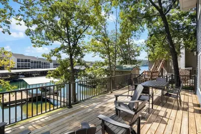 Image de Luxury Lakefront Home • 90ft of Waterfront, Private Boat Dock, Swim Platform