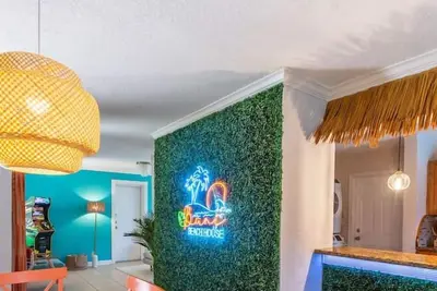 Image de King Bed / Pool / Arcade / Golf / Foosball / Grill