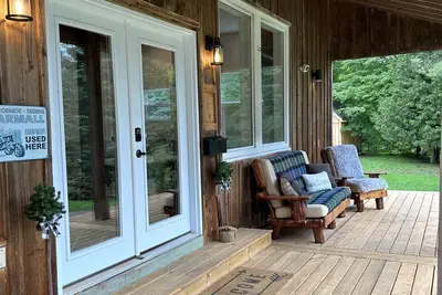 Image de Cozy Retreat at the Flesherton Mill. Waterfall and River included;-) \n