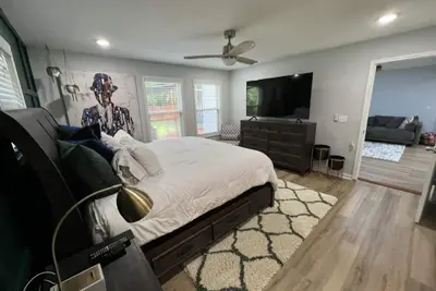 Image de Luxurious Bungalow mins from Downtown Atl