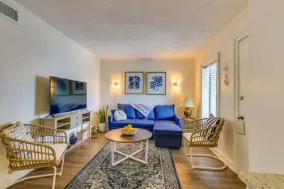 Image de Sunny top floor resort condo with beach access, indoor/outdoor pool, hot tub