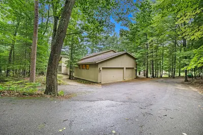 Image de Single-level condo with a full kitchen, & washer/dryer