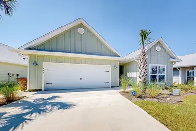 Image de Windmark home with mother-in-law suite, pool access, washer/dryer, and Ac