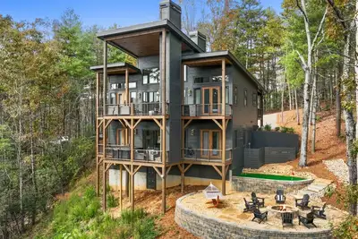 Image de Modern Seclusion|Luxury Views|Bunkroom|5 min to Dt Blue Ridge!