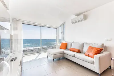 Image de Luxury First Line Apartment.