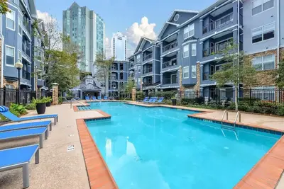 Image de Free Early Check-in. 5 Minutes From Lenox Mall. 2 Balconies! \n