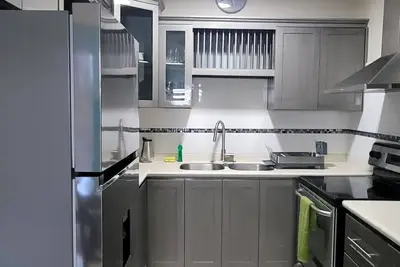 Image de Comfortable, centrally located 2 bedroom apartment in the heart of Kingston