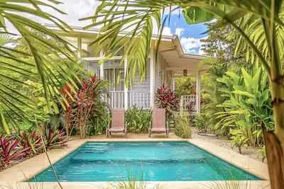 Image de Bungalow-Salle de bain et douche-Signature-Vue sur Piscine