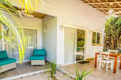 Image de Bungalow-Famille-Salle de bain et douche-Vue sur Jardin