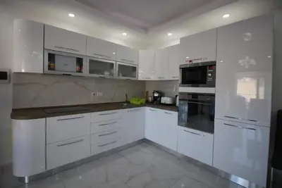 Modern apartment located in the center and located minutes from all attractions.