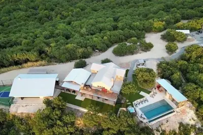 Image de Luxury North Texas Retreat--Full Rental for 37--Pool/Spa/Sports Courts/Views