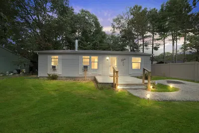 Image de Quaint Cabin:Beach Days & Bonfire Nights – The Ultimate Summer Escape!