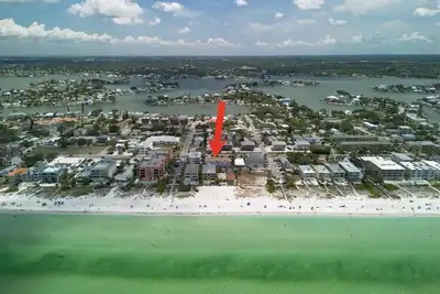 Image de Condo - 100 Steps to Sand at Indian Rocks Beach, Fl