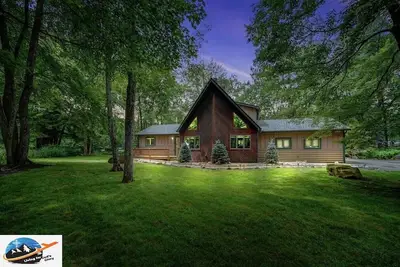 Image de Mountain & Lake Escape w/ Hot Tub & Free Massages!