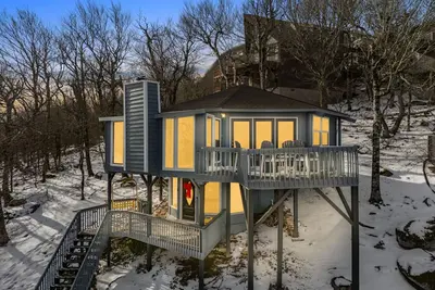 Image de Experience Peak Bliss: Ski-In/Ski-Out Haven, 200ft to Lift, Mtn Views Aplenty!