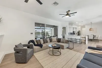 Image de 🥇 Beautiful 3bd home with a pool and a hot tub (Ch1013)