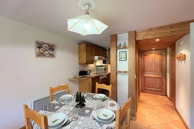 Image de Appartement cosy 5 pers à 20m des pistes et commerces, balcons, parking couvert