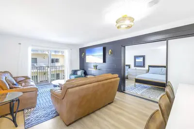 Image de Gertrude's Siesta | Bayview Unit, Balcony, Private-Beach, Heated Pools, Pickle, Hot-tub, Tennis!