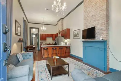 Image de Historic Uptown 5br- Great for Groups!