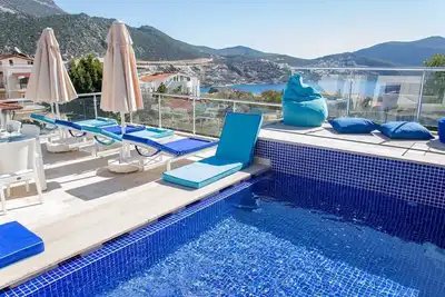 Luxury 3-bedroom duplex apartment