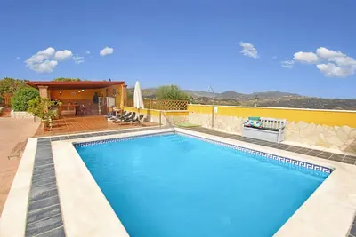 Image de Superbe Villa 8p-15 Km De La Plage-Piscine-Patio-Cuisine D'ÉTÉ-Vues-Animaux-Priv