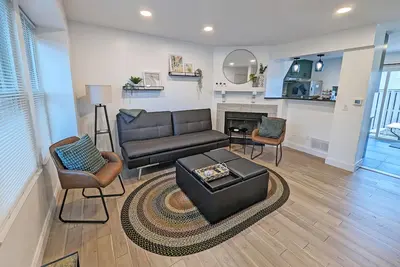 Image de Updated Modern 2-Br Townhouse