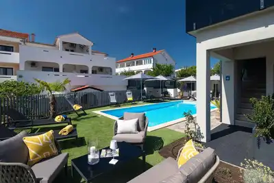 Image de Appartement de vacances avec piscine et vue sur la mer