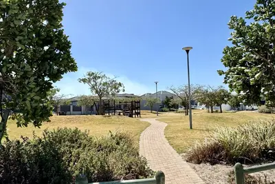Image de Captivating Home with Mountain Views/Proximity to the Beach Your Perfect Getaway