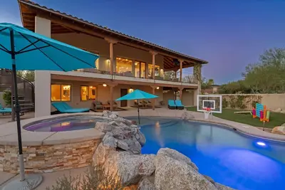 Image de Hot Property/Foothills/Heated Pool/Spa/Sleeps16+